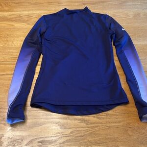 Nike Women’s Hyperwarm mock neck EUC